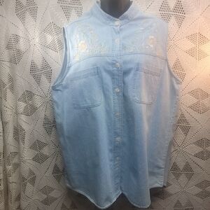 Country legends XL sleeveless top. Faded denim with embroidery